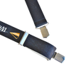 Zwei elastische Hosenträger „Wir lassn’s naab’ln!“ von Original Crottendorfer in Schwarz mit silbernen Clips, gelbem Logo und weißer Schrift – ideal für Räucherfans. Präsentiert auf schlichtem Hintergrund.