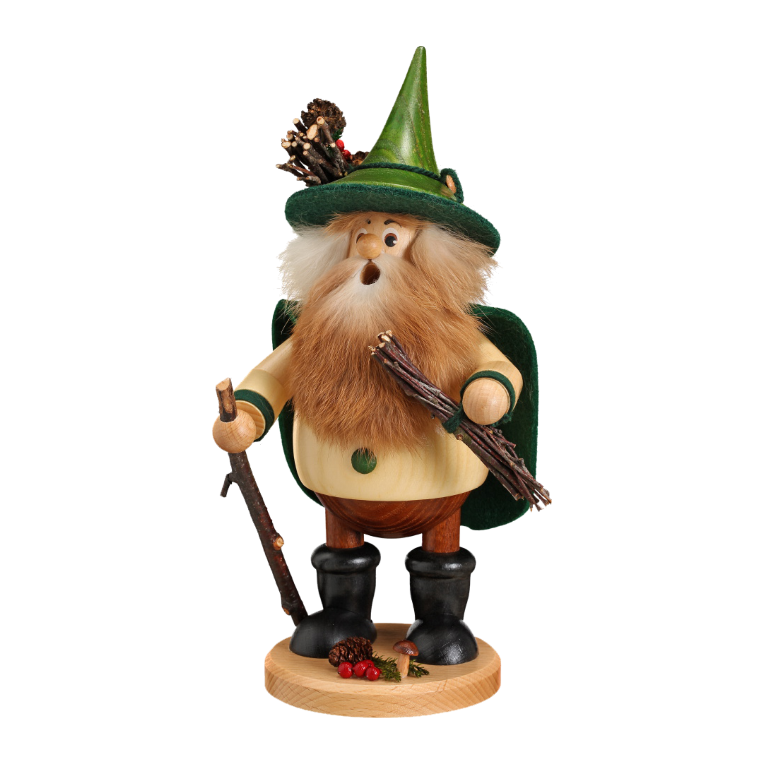 Der Waldwichtel Holzsammler grün der DWU Drechselwerkstatt Uhlig ist eine hölzerne Räuchermann-Figur eines bärtigen Mannes mit einem grünen Hut, der mit Tannenzapfen und Beeren geschmückt ist. Er steht auf einem runden Sockel, hält Zweige und einen Spazierstock und trägt einen Umhang, der die Essenz traditioneller Volkskunst einfängt.