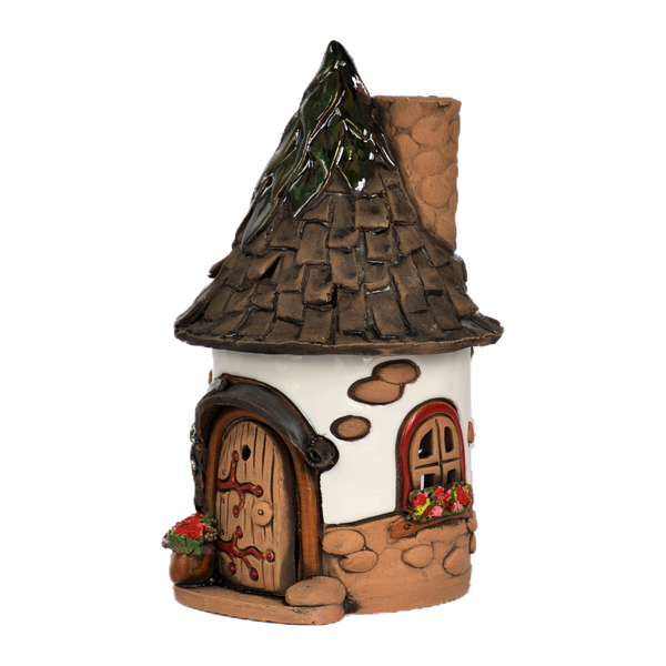 Das Original Crottendorfer Räucherhaus Keramik Waldhaus groß, rund, weiß ist ein märchenhafter Hingucker mit hutartig strukturiertem Dach, Holztür mit roten Akzenten, runden, mit Blumen geschmückten Fenstern und seitlichem Kamin.