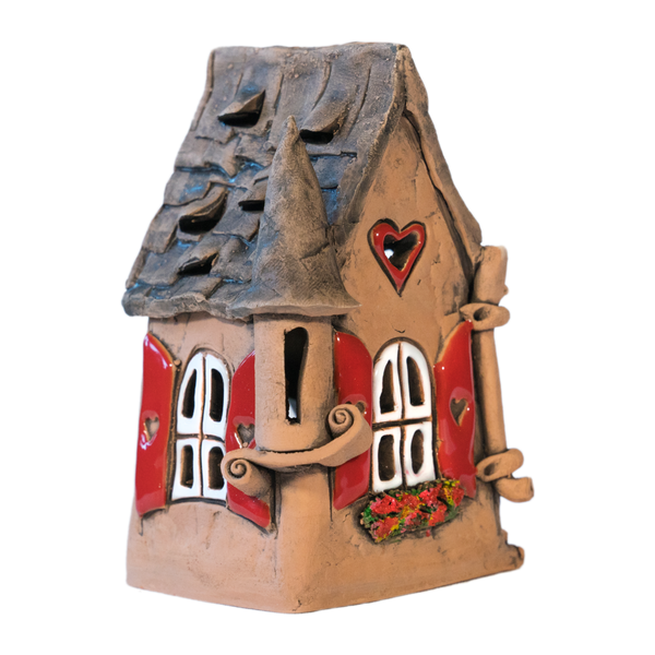 Das „Räucherhaus Keramik mit Herz“ von Original Crottendorfer ist ein skurriles, dekoratives Keramikhaus mit hohem, spitzem Dach, roten Fensterläden und herzförmigen Verzierungen. Es besticht durch eine strukturierte, erdige Oberfläche mit floralen Details an den Fenstern und ist nur in begrenzter Stückzahl erhältlich.